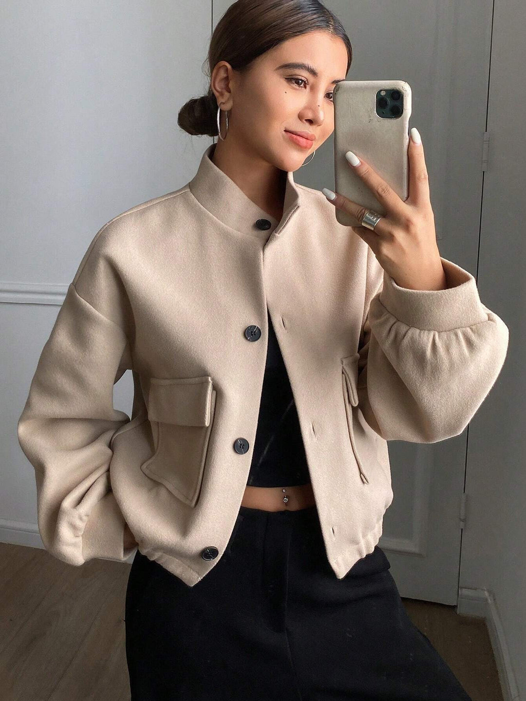 Damen Modische Kurzjacke mit Stehkragen und praktischen Taschen Heidi-Mode