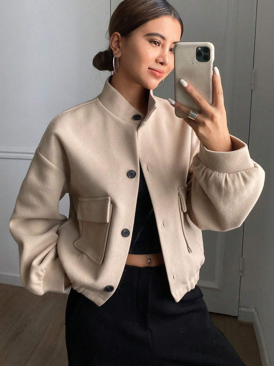 Damen Modische Kurzjacke mit Stehkragen und praktischen Taschen Heidi-Mode
