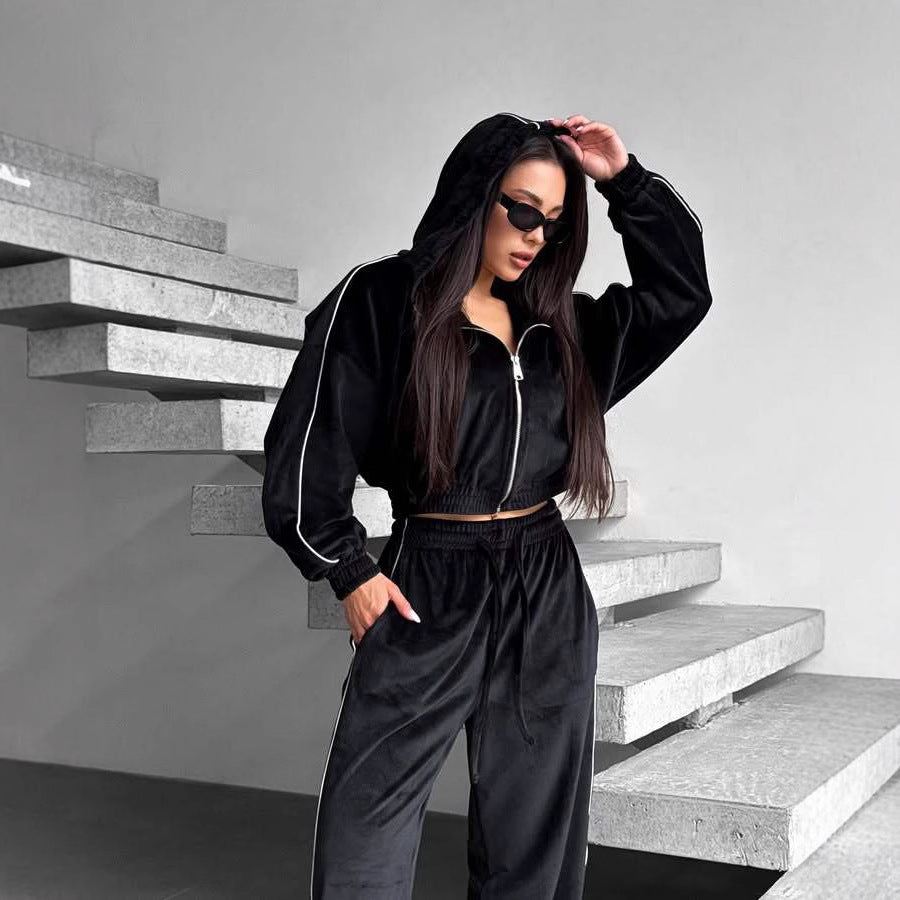 Damen Loungewear-Anzug aus hochwertigem Velours mit Kapuze und elastischem Bund Heidi-Mode