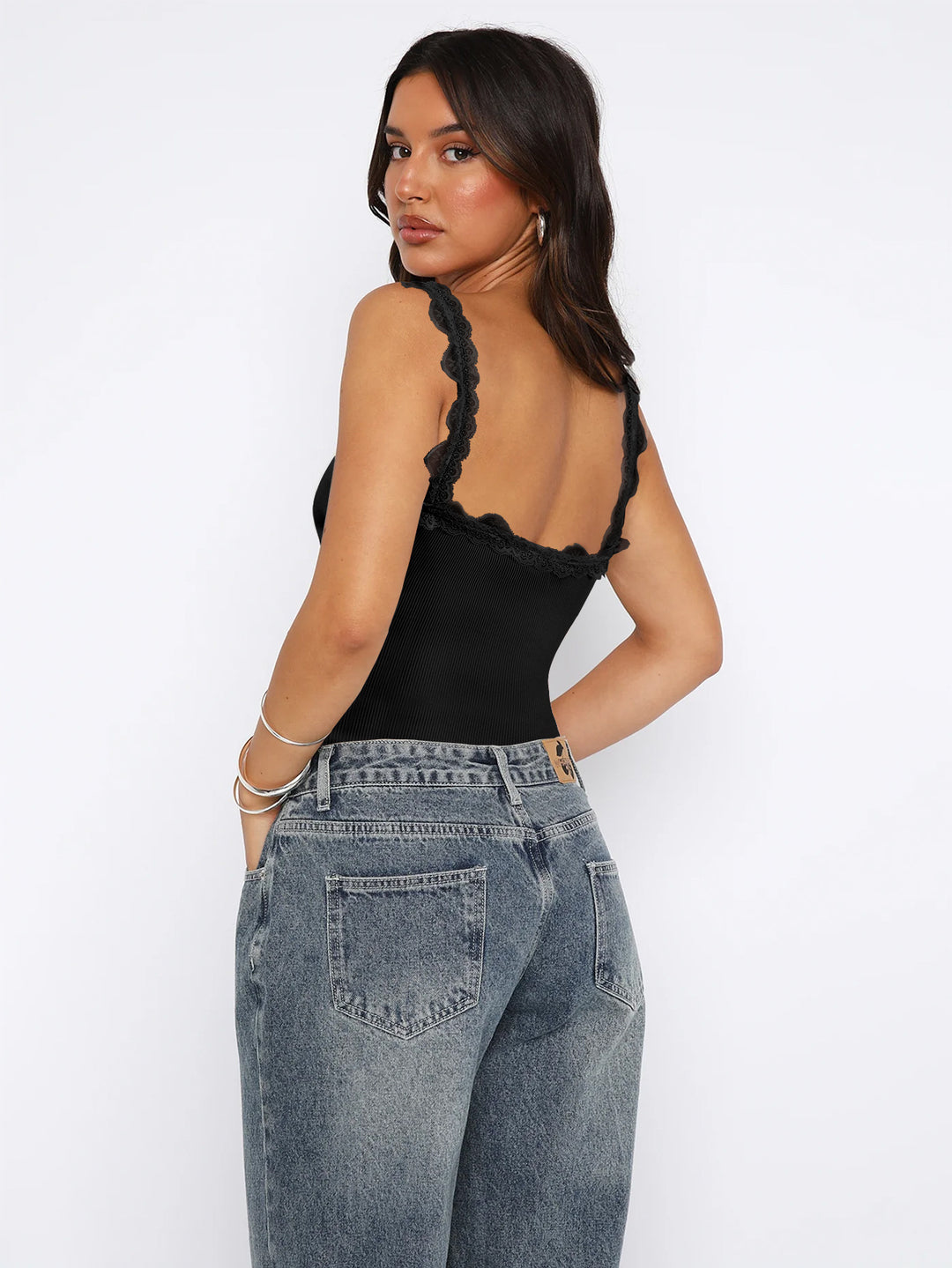 Damen Spitzen-Cami-Top mit verstellbaren Trägern und dekorativem Design Heidi-Mode