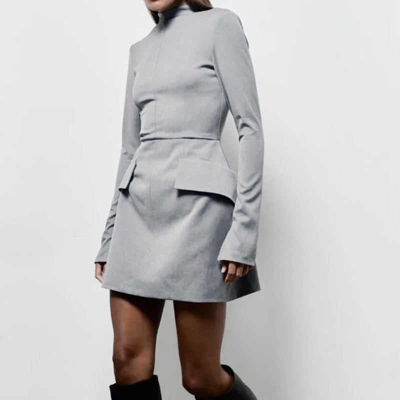 Heidi Mode | Schmal geschnittenes, langärmeliges, hüftumspielendes Kleid