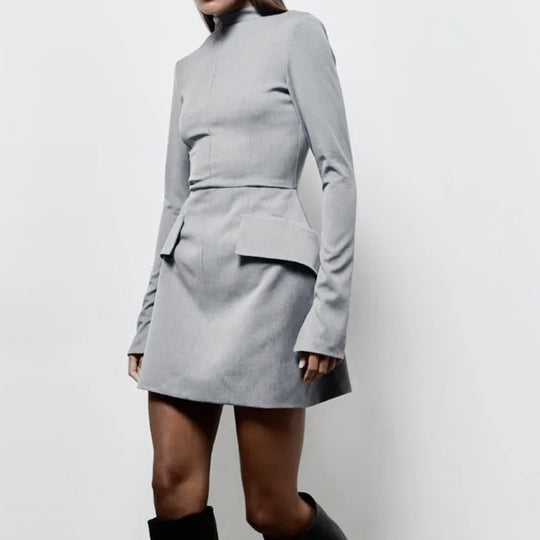 Heidi Mode | Schmal geschnittenes, langärmeliges, hüftumspielendes Kleid