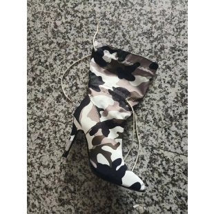 Damen High Heel Stiefel mit Camouflage-Design und Schnürung Heidi-Mode