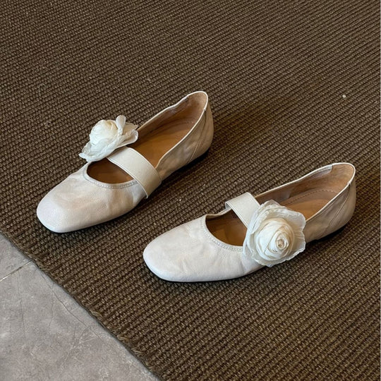 Damen Elegante Verstellbare Träger Ballerina Flachschuhe mit Floralen Akzenten Heidi-Mode