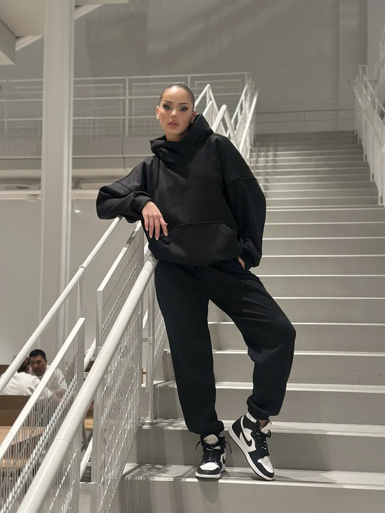 Damen gemütlicher Oversized Hoodie mit intuitivem Kordelzug und passender Jogginghose Heidi-Mode