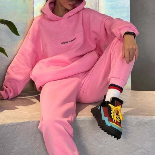 Damen sportlicher Hoodie mit auffälligem Schriftzug Heidi-Mode