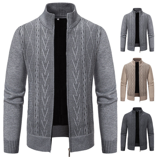 Herren Strickjacke mit modernem Zopfmuster und hohem Stehkragen Heidi-Mode