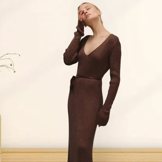 Damen Langarm-Strickkleid mit tiefem V-Ausschnitt und figurbetonter Silhouette Heidi-Mode