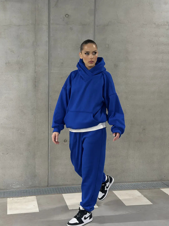 Damen gemütlicher Oversized Hoodie mit intuitivem Kordelzug und passender Jogginghose Heidi-Mode