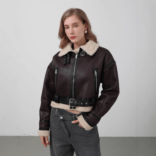 Damen modische Kurzjacke mit Schurwollkragen und Reißverschlusstaschen Heidi-Mode