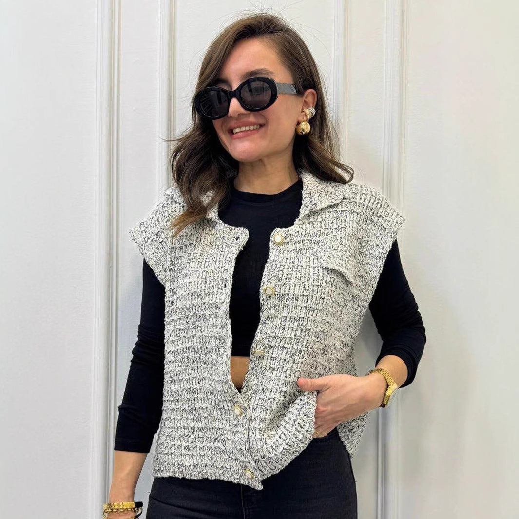 Damen ärmellose Jacke mit strukturiertem Stoff und praktischen Knopfdetails Heidi-Mode