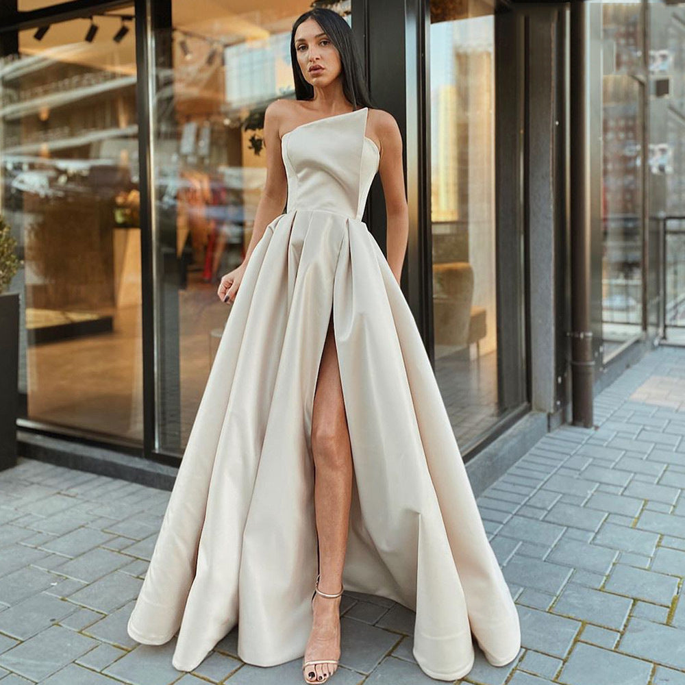 Damen Extravagantes Abendkleid mit asymmetrischem Oberteil und hohem Schlitz Heidi-Mode