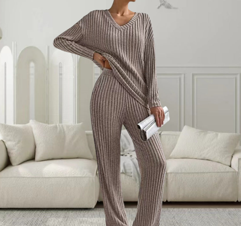 Damen Strickanzug mit modischem V-Ausschnitt und feinem Rippdesign Heidi-Mode
