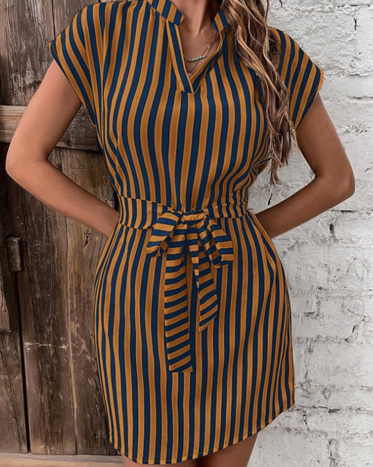 Heidi Mode | Ärmelloses gestreiftes Kleid mit Schnürsenkeln