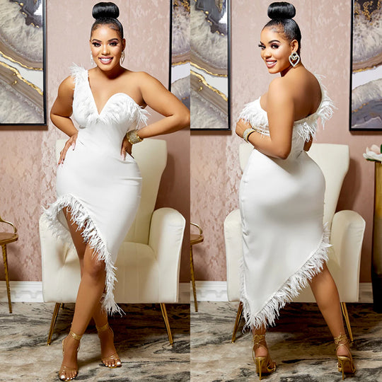 Damen Figurbetontes Abendkleid mit asymmetrischem Schnitt und eleganten Federdetails Heidi-Mode
