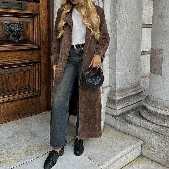 Damen Eleganter Wildleder-Trenchcoat mit tailliertem Schnitt und abnehmbaren Gürtel Heidi-Mode