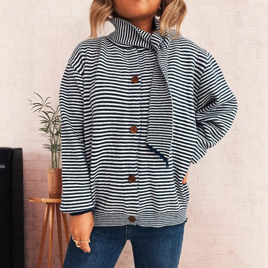 Damen gestreifte Strickjacke mit modernem Kragen und Knopfverschluss Heidi-Mode