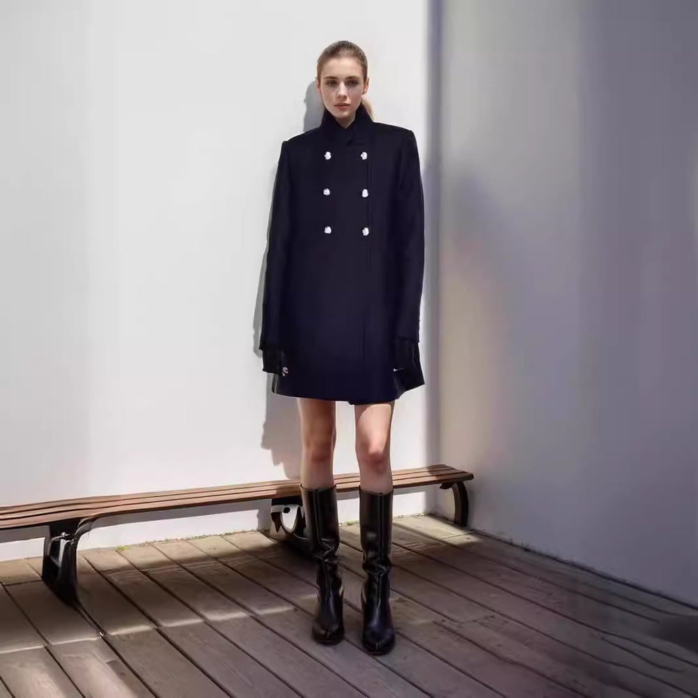 Damen Eleganter Kurz-Mantel mit doppelter Knopfreihe und seidigen Details Heidi-Mode