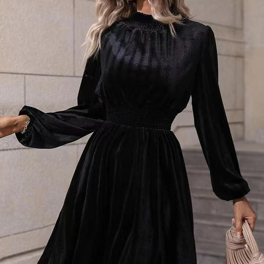 Damen Samtkleid mit hochgeschlossenem Design und eleganten langen Ärmeln Heidi-Mode
