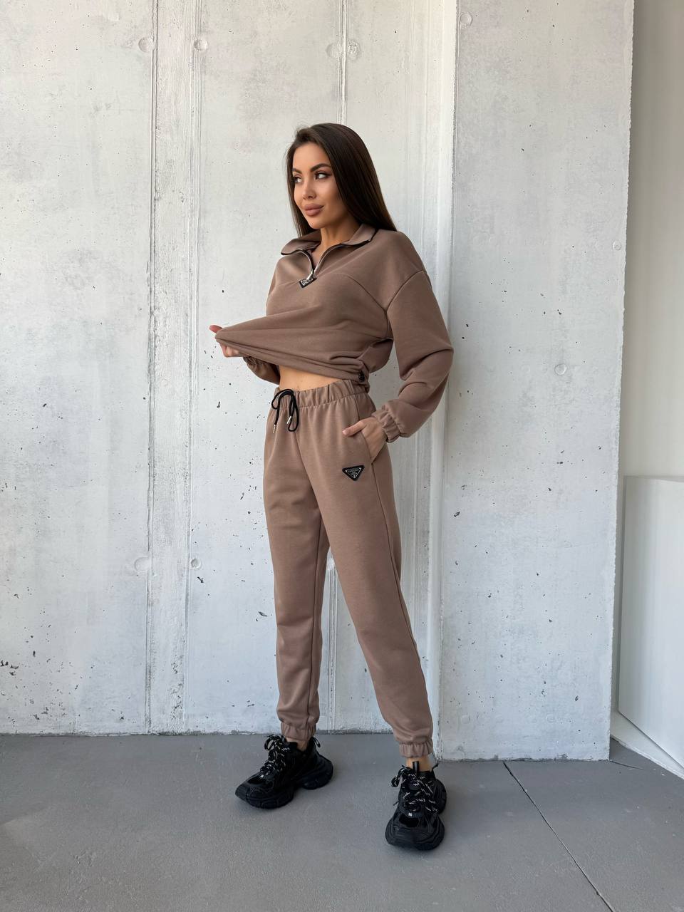 Damen modischer Jogginganzug mit hochgeschlossenem Kragen und Kordelzug Heidi-Mode