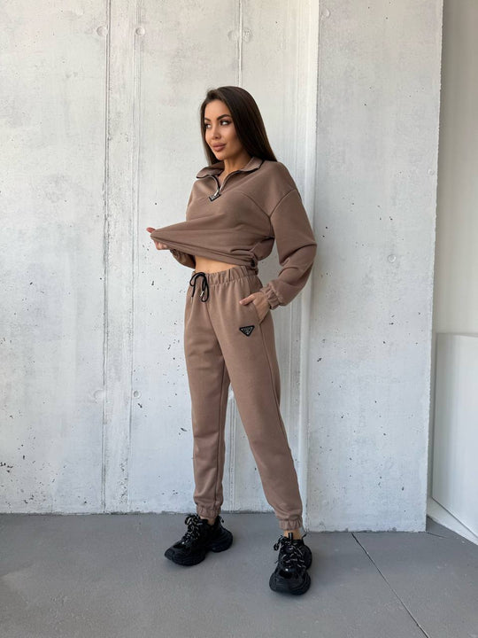 Damen modischer Jogginganzug mit hochgeschlossenem Kragen und Kordelzug Heidi-Mode