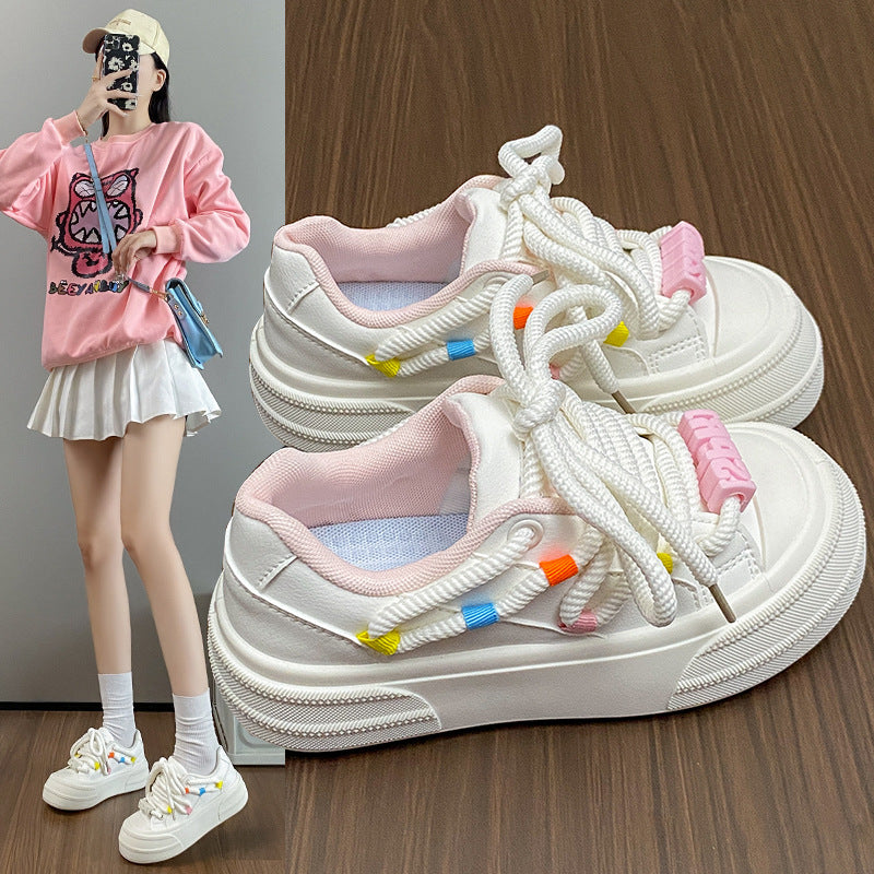 Damen bequeme Sneakers mit bunten Schnürsenkeln und dicker Sohle Heidi-Mode