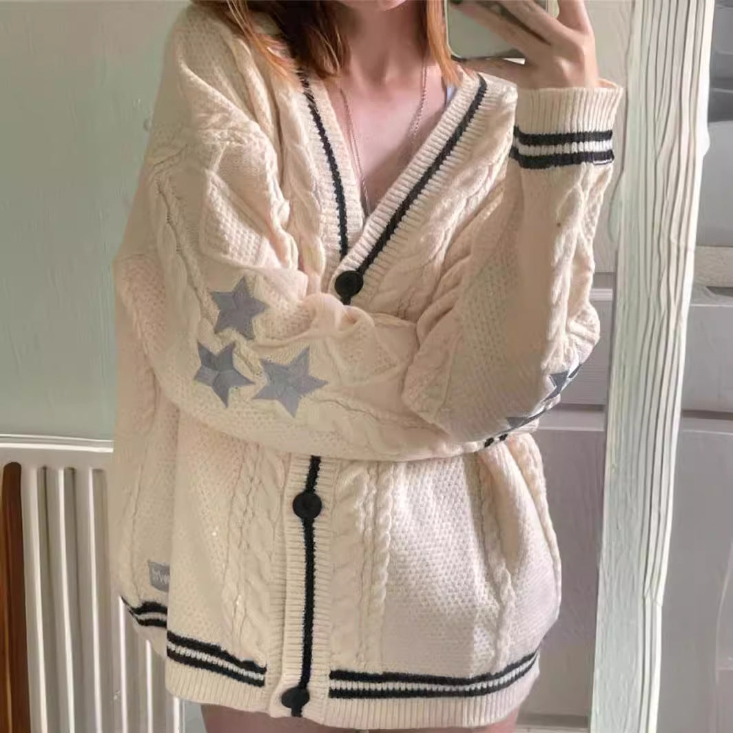 Damen Grob gestrickte Cardigan mit Sternenapplikationen und Knopfverschluss Heidi-Mode