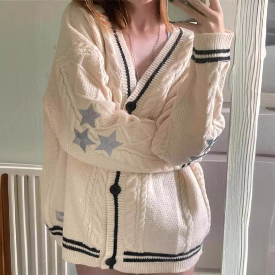 Damen Grob gestrickte Cardigan mit Sternenapplikationen und Knopfverschluss Heidi-Mode