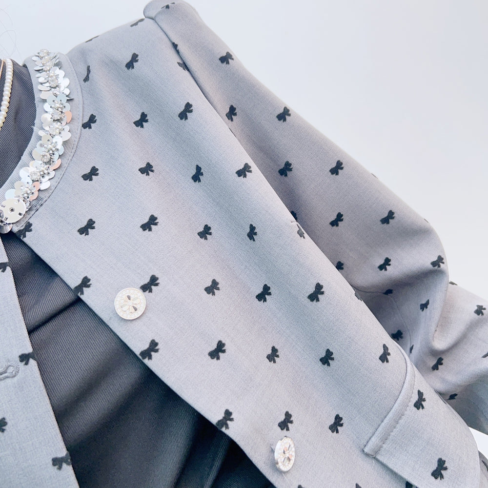 Damen Short Blazer und Rock Set mit dekorativen Knopfdetails und modischem Muster Heidi-Mode