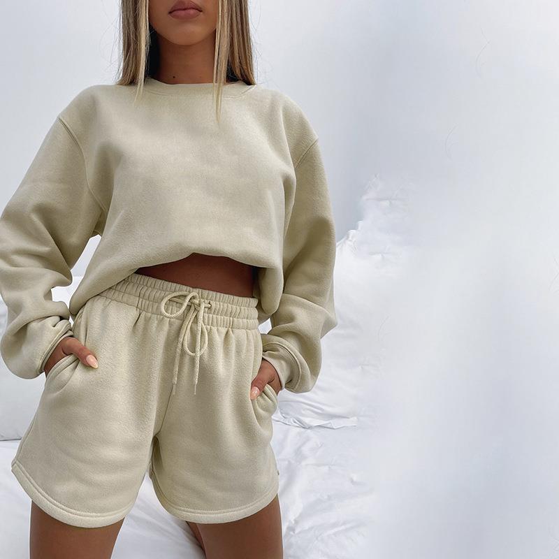 Damen Sportlicher Layering-Look mit Oversized-Sweatshirt und Shorts Heidi-Mode