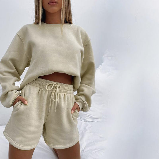 Damen Sportlicher Layering-Look mit Oversized-Sweatshirt und Shorts Heidi-Mode