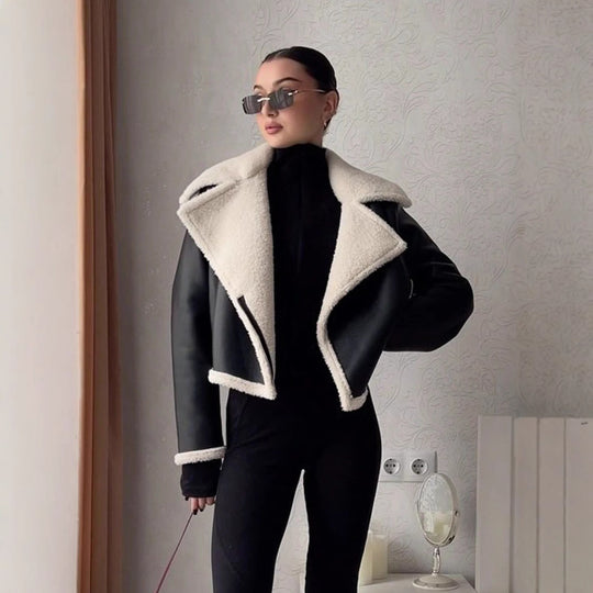 Damen Kunstfell-Bikerjacke mit gefüttertem Kragen und seitlichem Reißverschluss Heidi-Mode