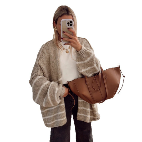 Damen Oversize Strickjacke mit gestreiftem Design und voluminösen Ärmeln Heidi-Mode