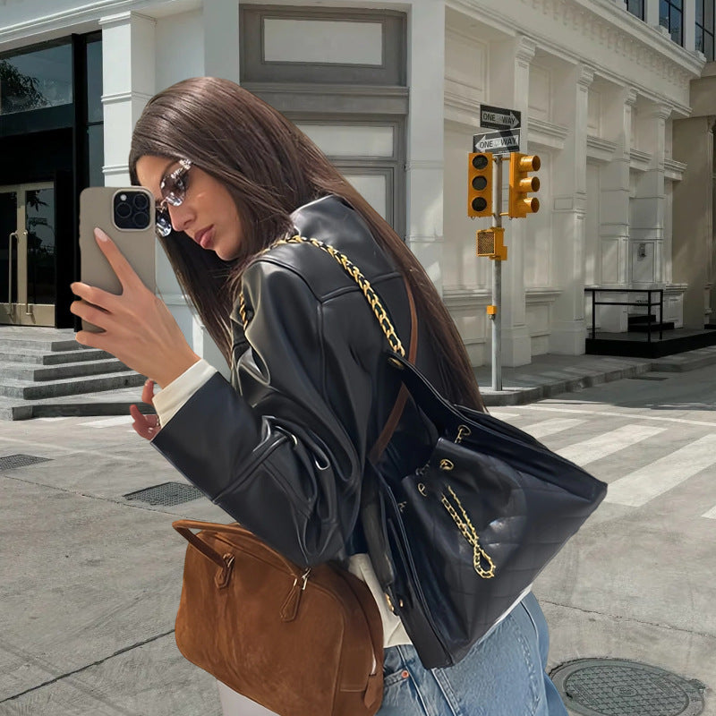 Damen Edle Kunstlederjacke mit modernem Stehkragen und kontrastierenden Nähten Heidi-Mode