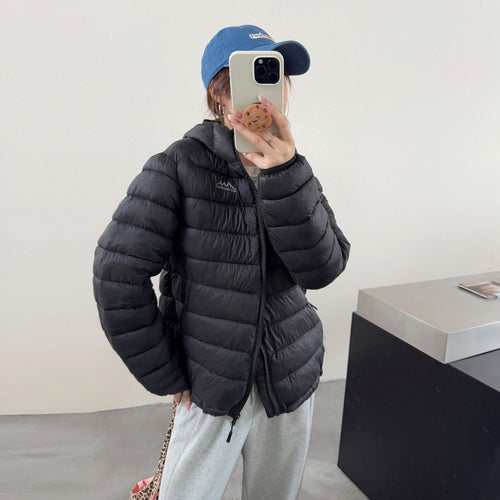 Damen ultraleichte Pufferjacke mit abnehmbarer Kapuze und elastischem Saum Heidi-Mode