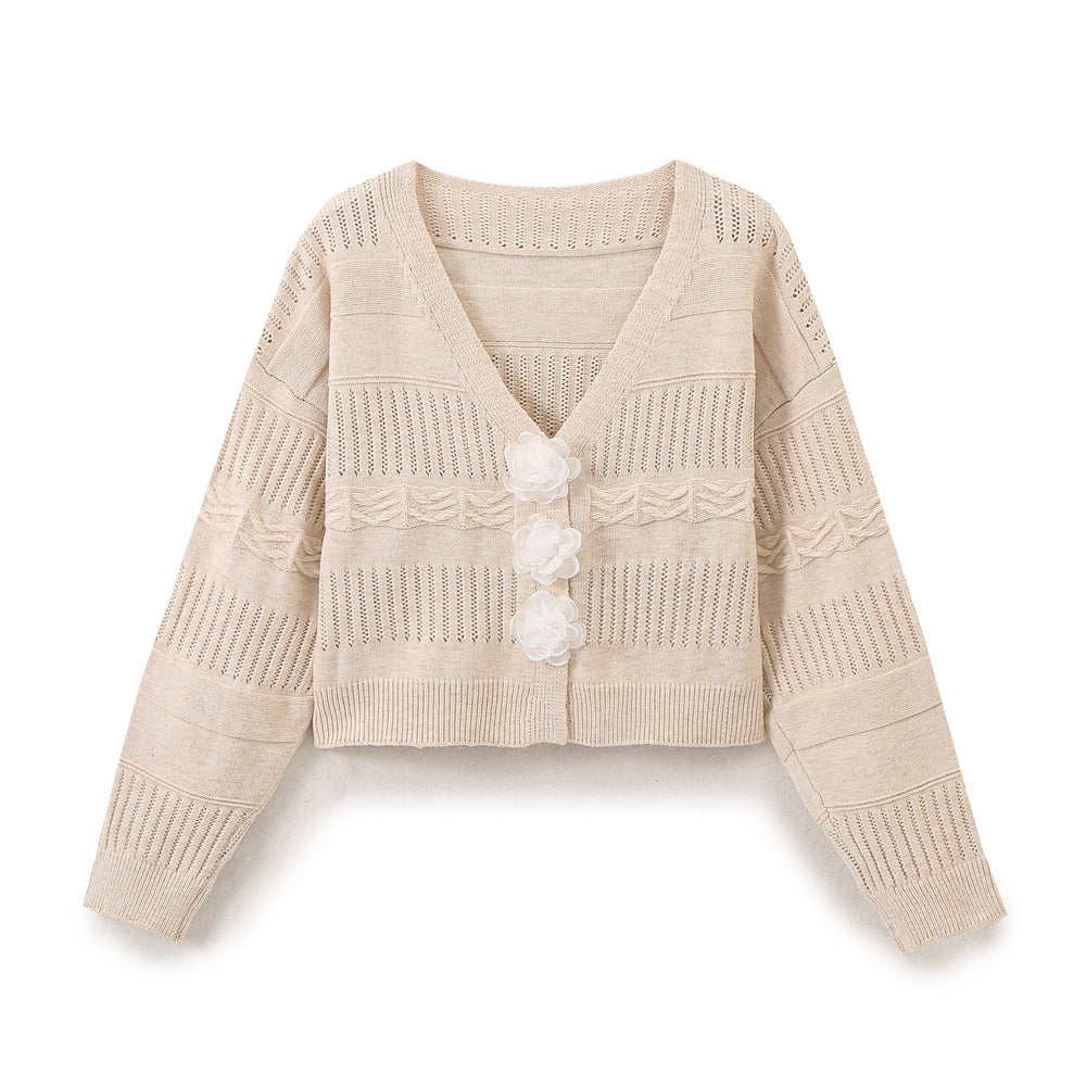 Damen modische Strickjacke mit romantischen Blumenknöpfen und lässigem Schnitt Heidi-Mode