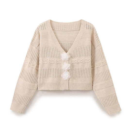 Damen modische Strickjacke mit romantischen Blumenknöpfen und lässigem Schnitt Heidi-Mode
