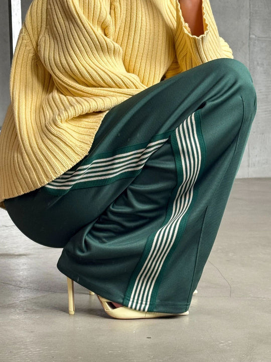 Damen weite Sporthose mit diagonalen Streifen Heidi-Mode