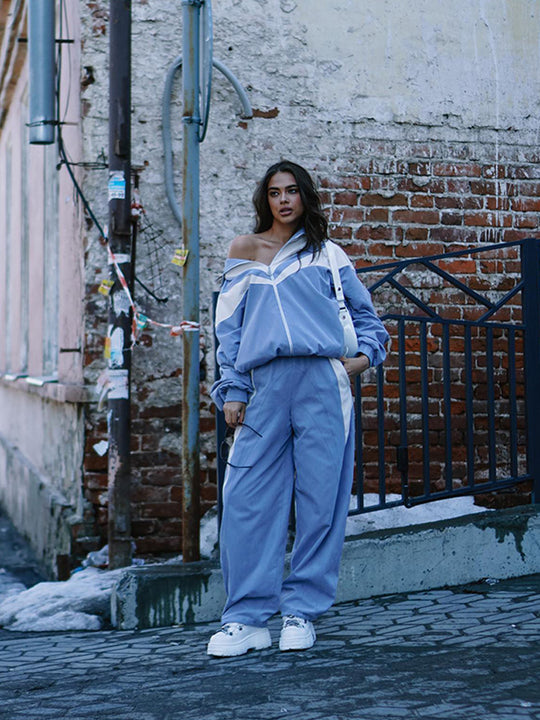 Damen sportliches Freizeitanzug-Set mit Designerkapuze und gestreiftem Design Heidi-Mode