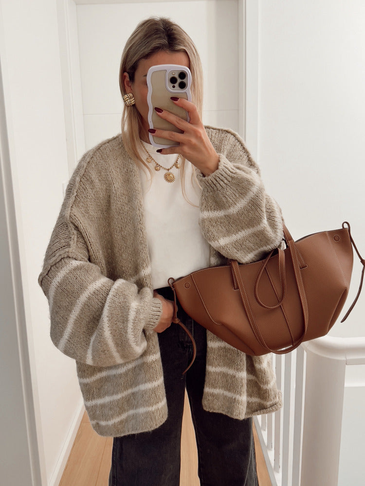 Damen Oversize Strickjacke mit gestreiftem Design und voluminösen Ärmeln Heidi-Mode