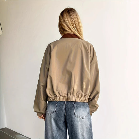 Damen Lässige Cropjacke mit weit geschnittenen Ärmeln und kontrastierendem Kragen Heidi-Mode