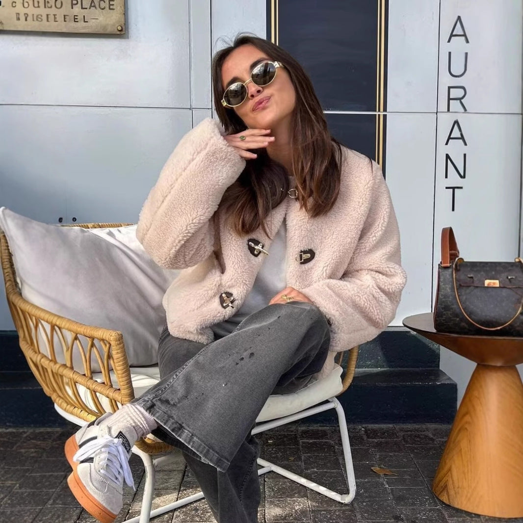 Damen modische Teddyjacke mit vintage Knopfdetails und aufgesetzten Taschen Heidi-Mode