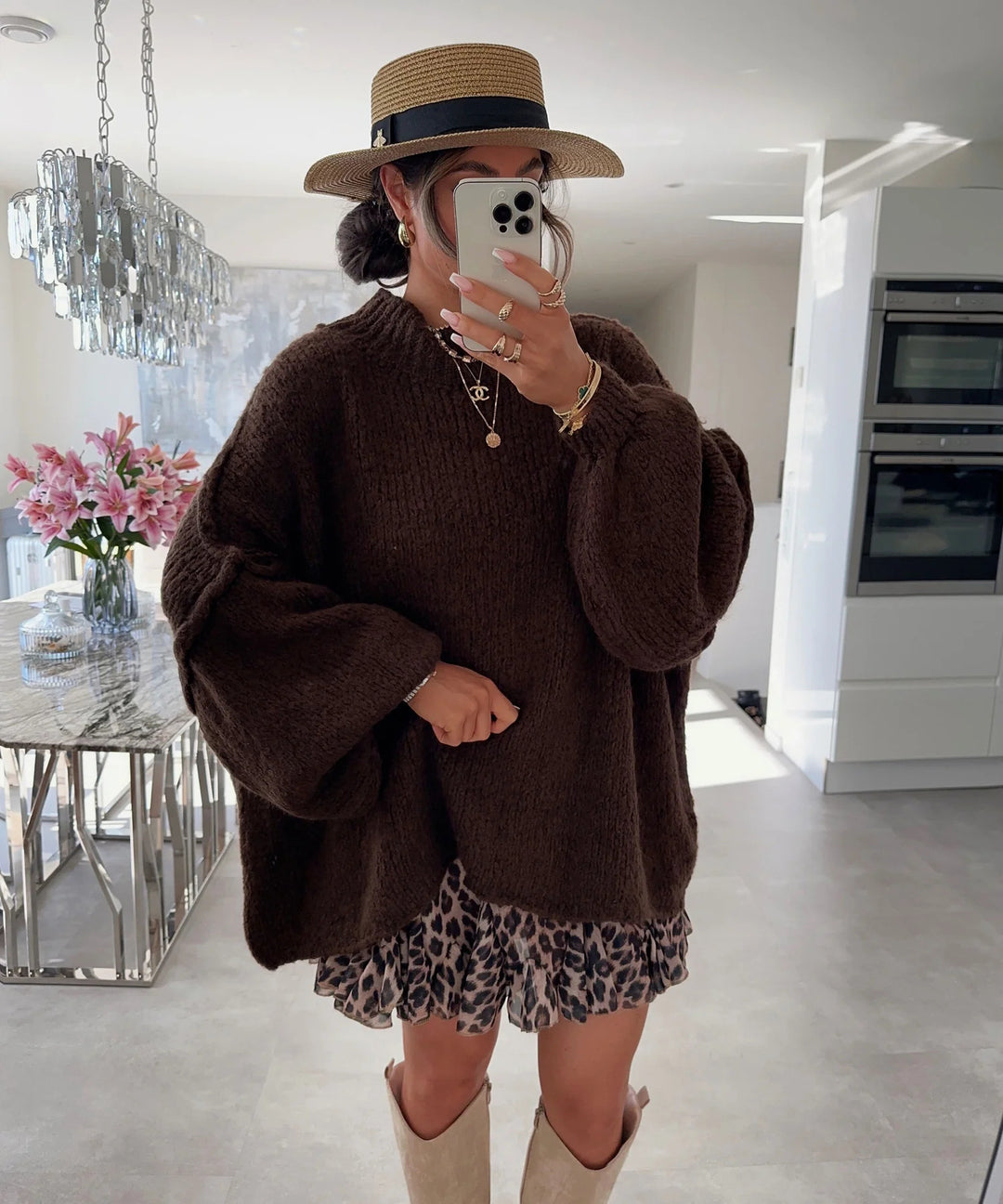 Damen lässiger Oversize Pullover mit hohen Ärmeln und unkonventionellem Schnitt Heidi-Mode