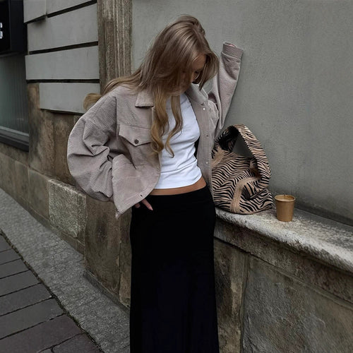 Damen Oversized Cordjacke mit praktischen Taschen und dezentem Streifenmuster Heidi-Mode