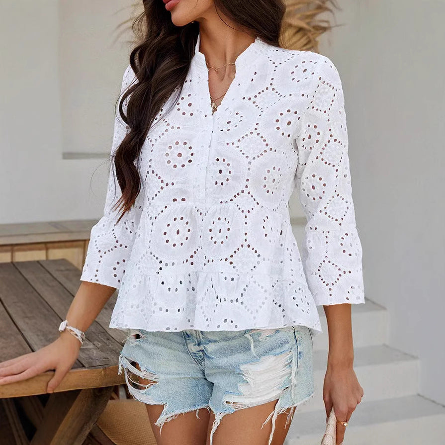Damen Oberteil mit eleganter Broderie Anglaise und ausgestellten Ärmeln Heidi-Mode