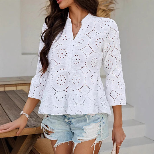 Damen Oberteil mit eleganter Broderie Anglaise und ausgestellten Ärmeln Heidi-Mode