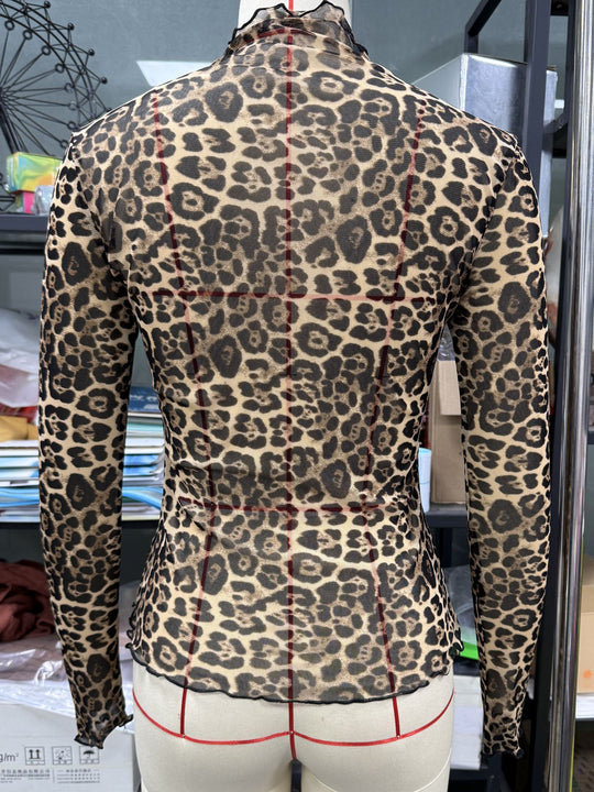 Damen langärmliges transparentes Oberteil mit Leopardenmuster und hohem Kragen Heidi-Mode
