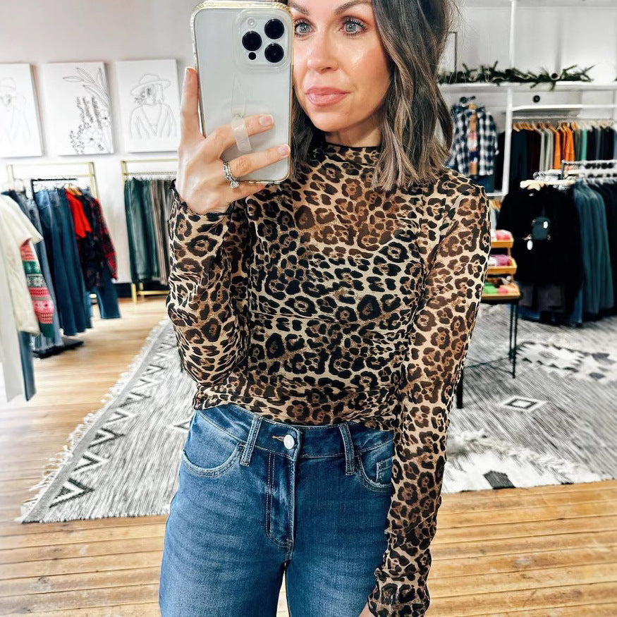 Damen langärmliges transparentes Oberteil mit Leopardenmuster und hohem Kragen Heidi-Mode