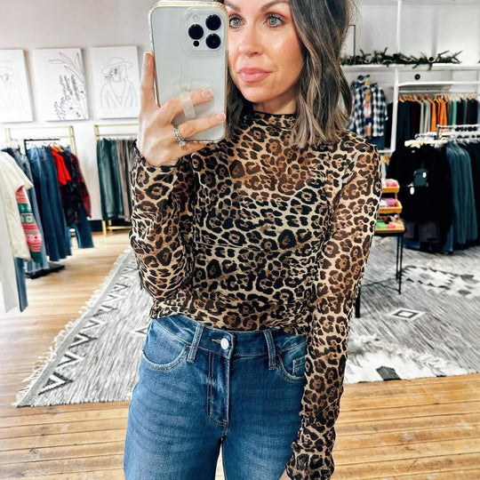 Damen langärmliges transparentes Oberteil mit Leopardenmuster und hohem Kragen Heidi-Mode