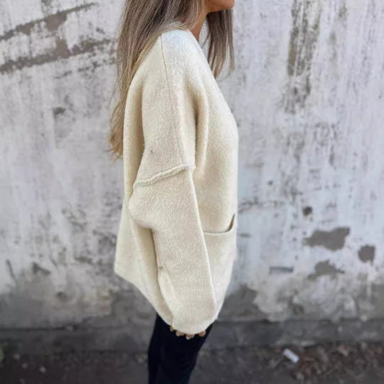 Damen kuschelige Strickjacke mit großen Taschen und Knopfdetails Heidi-Mode